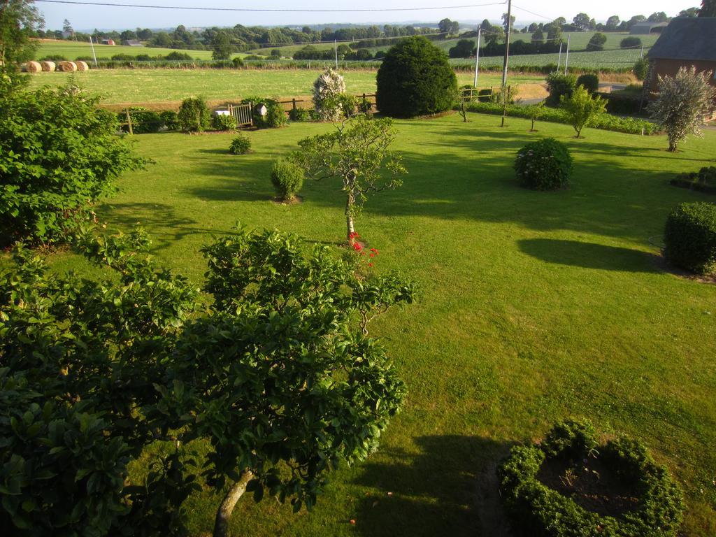 Gites De La Croix Du Bourg Le Mesnil-Ozenne Exterior foto