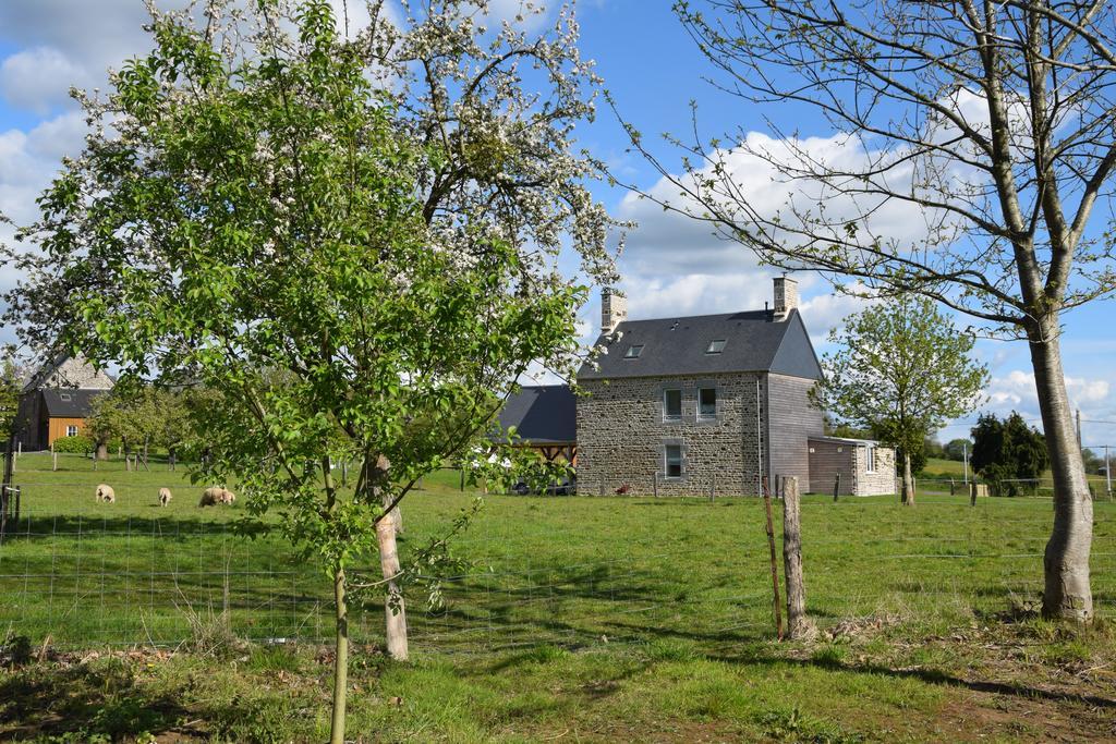 Gites De La Croix Du Bourg Le Mesnil-Ozenne Exterior foto